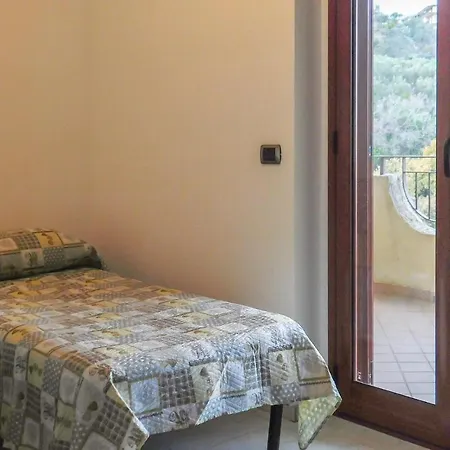Nice Home In Montepaone With 5 Bedrooms, Wifi And Outdoor Swimming Pool 펜션