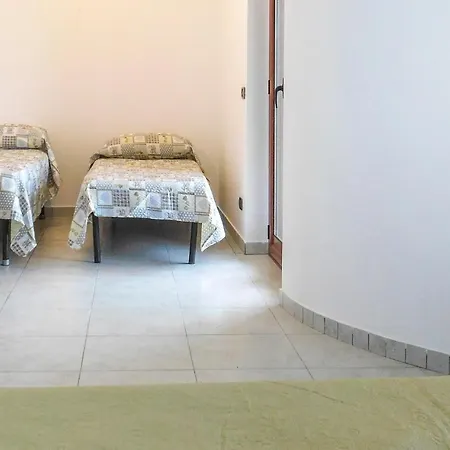Nice Home In Montepaone With 5 Bedrooms, Wifi And Outdoor Swimming Pool 펜션