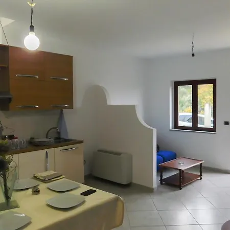 Nice Home In Montepaone With 5 Bedrooms, Wifi And Outdoor Swimming Pool *
