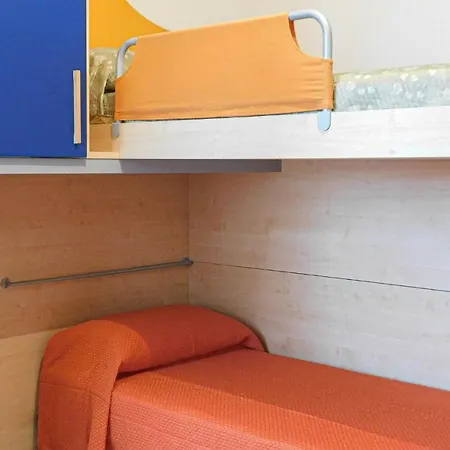 Nice Home In Montepaone With 5 Bedrooms, Wifi And Outdoor Swimming Pool * 몬테파오네