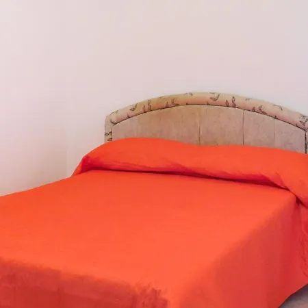 Nice Home In Montepaone With 5 Bedrooms, Wifi And Outdoor Swimming Pool 펜션