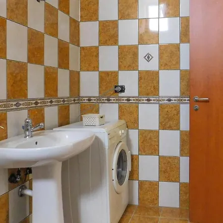Nice Home In Montepaone With 5 Bedrooms, Wifi And Outdoor Swimming Pool 펜션