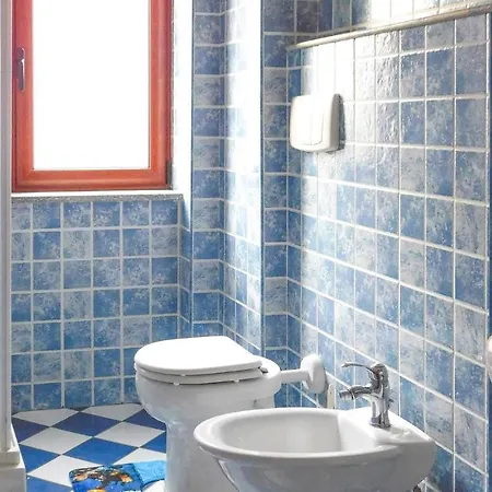 Nice Home In Montepaone With 5 Bedrooms, Wifi And Outdoor Swimming Pool 펜션 *