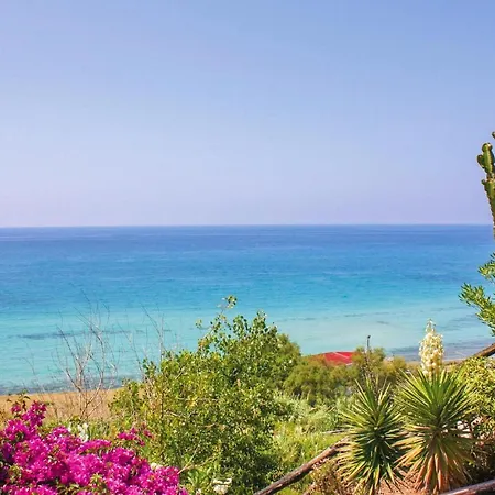 Nice Home In Montepaone With 5 Bedrooms, Wifi And Outdoor Swimming Pool 펜션 몬테파오네